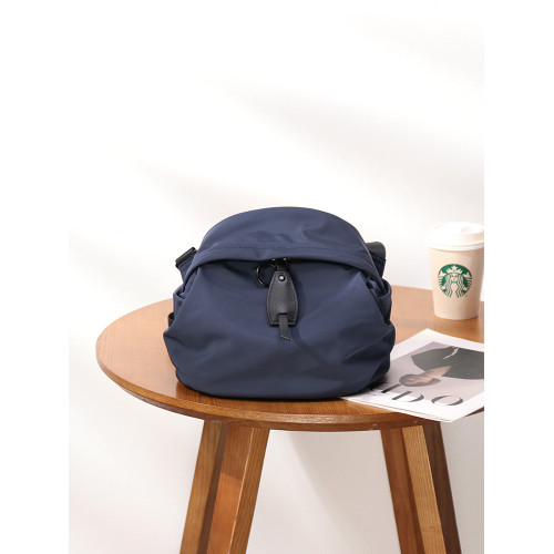 高密度抗皺防水尼龍布休閒慵懶風斜後後背包女2024新款百搭個性貝殼包