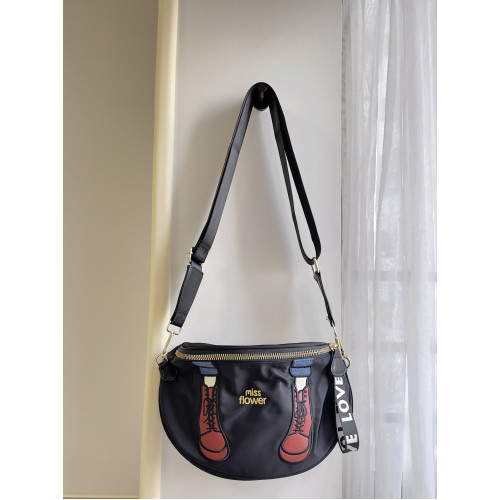 香港風新款小衆個性輕便馬鞍包女韓版時尚休閒尼龍布半圓斜後後背包