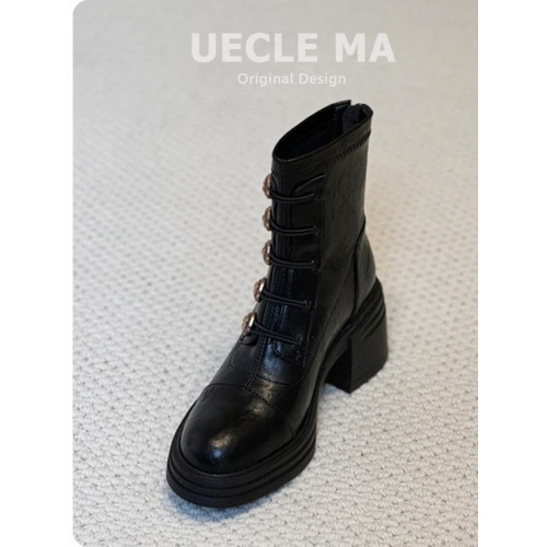 牛皮~真皮高跟馬丁靴女英倫風秋冬徽章小金釦粗跟瘦瘦靴厚底短靴 牛皮~真皮高跟馬丁靴女英倫風秋冬徽章小金釦粗跟瘦瘦靴厚底短靴