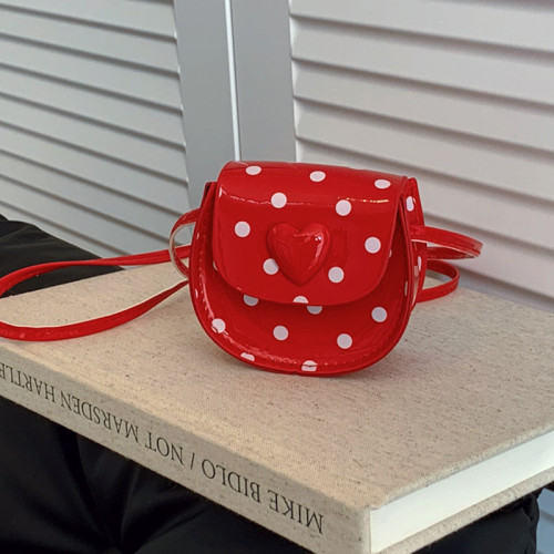 夏天迷你小包包女童2026新款紅色皮質波點馬鞍包斜背零錢包鑰匙包