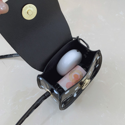 夏天迷你小包包女童2026新款紅色皮質波點馬鞍包斜背零錢包鑰匙包