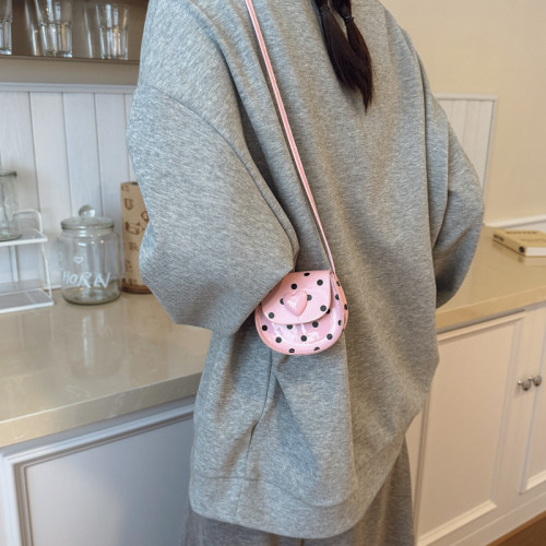 夏天迷你小包包女童2026新款紅色皮質波點馬鞍包斜背零錢包鑰匙包