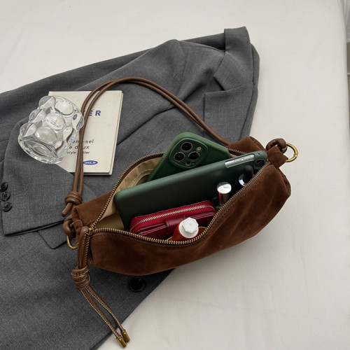 秋冬季小衆麂皮絨牛角手機包包女士2025新款單肩斜背馬鞍包餃子包