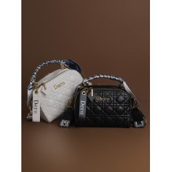 香港真皮小香風包包女2026新款時尚菱格手提包高級單肩斜後後背包包潮