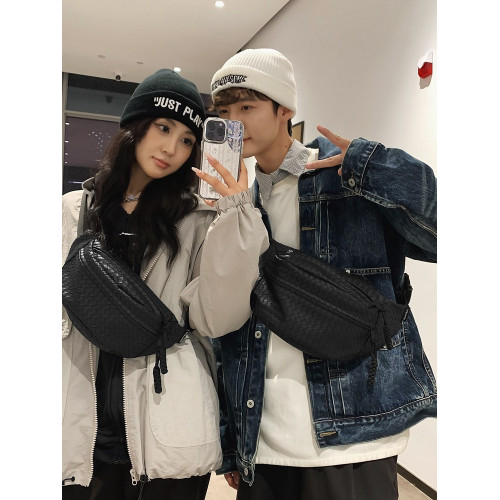 軟皮胸包女2025新款休閒百搭斜後後背包簡約運動腰包防水男款騎行後後背包