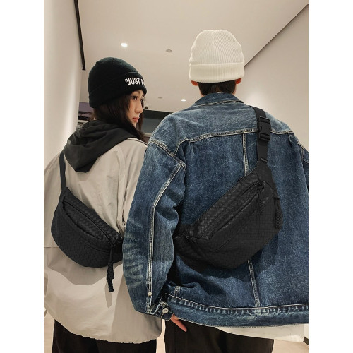 軟皮胸包女2025新款休閒百搭斜後後背包簡約運動腰包防水男款騎行後後背包