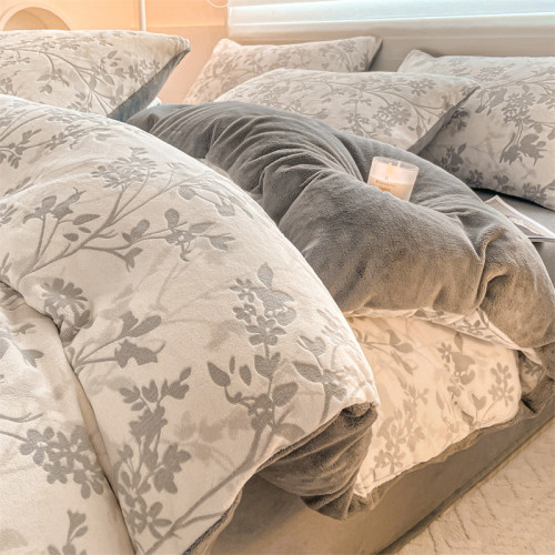 冬季速暖四件套加厚珊瑚牛奶絨被罩裸睡雕花雙面加絨家用2024新款