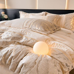 輕奢牛奶絨四件套2025新款刺綉冬季加厚保暖被套罩床單主臥室床品