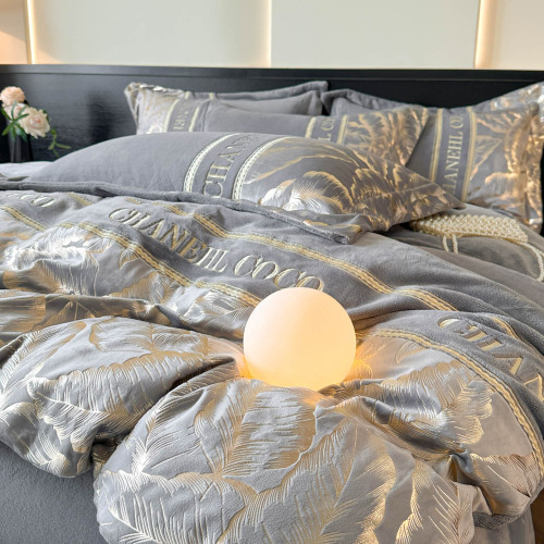 輕奢牛奶絨四件套2025新款刺綉冬季加厚保暖被套罩床單主臥室床品