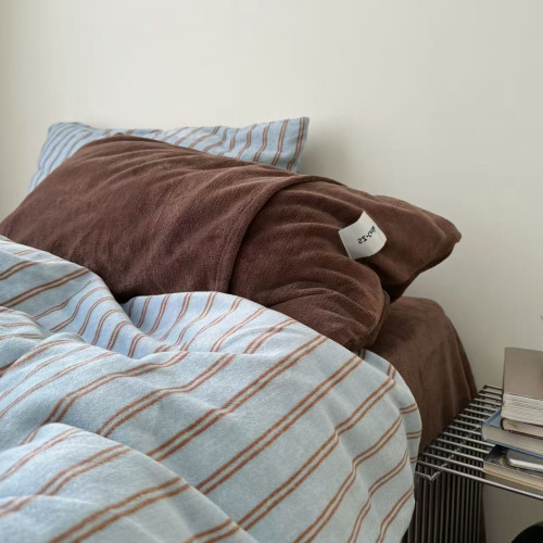 【花臉貓】慵懶哲學！博主風調性親膚柔軟牛奶絨條紋簡約四件套