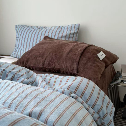 【花臉貓】慵懶哲學！博主風調性親膚柔軟牛奶絨條紋簡約四件套