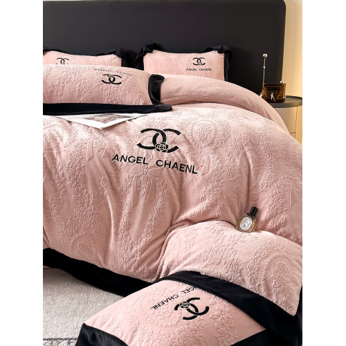 2025新款輕奢風雕花牛奶絨床蓋款四件套冬季雙面加絨加厚被套床單