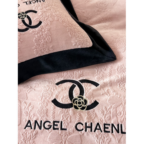 2025新款輕奢風雕花牛奶絨床蓋款四件套冬季雙面加絨加厚被套床單