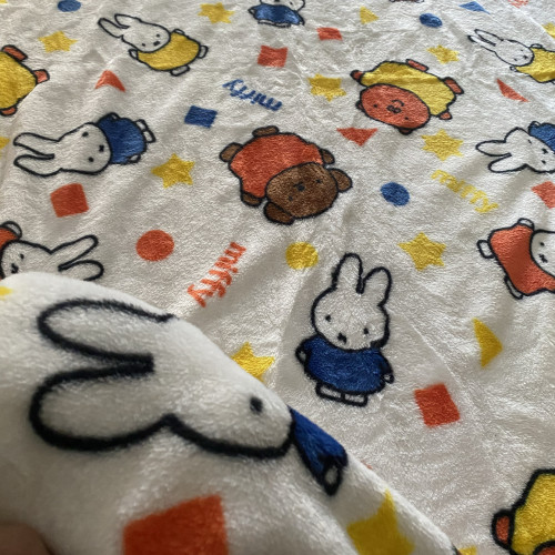 日單可愛米菲兔卡通兔法蘭絨毛毯蓋毯可鋪可蓋溫暖舒適辦公室毯子