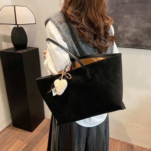 大容量休閒女包2025新款時尚單肩包手提感潮流百搭腋下旅行包女