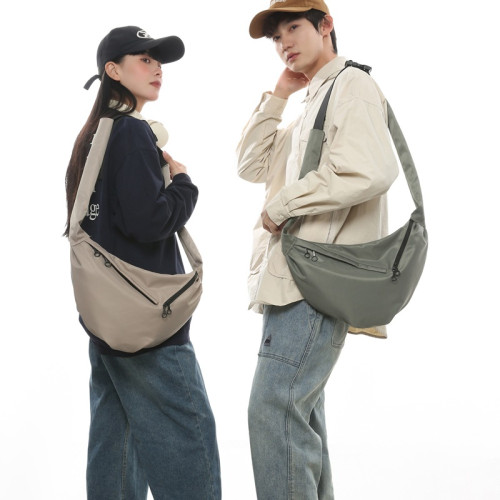 2025復古簡約百搭單肩斜後後背包男女通用出旅行包大容量網銷