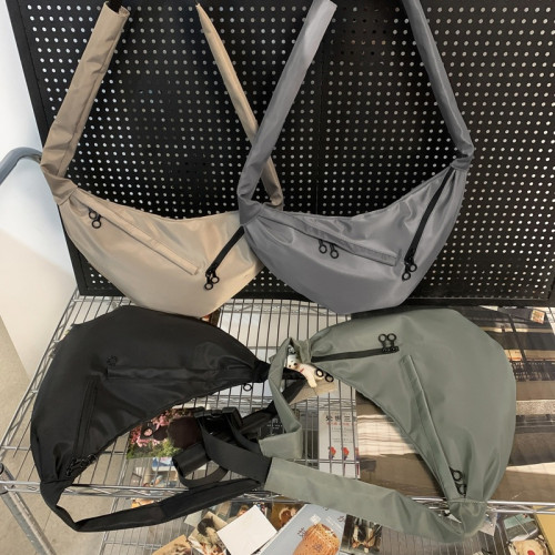 2025復古簡約百搭單肩斜後後背包男女通用出旅行包大容量網銷