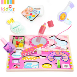 KIDUS小女孩木質仿真梳妝台化妝品套裝玩具兒童扮家家酒公主3-4周嵗