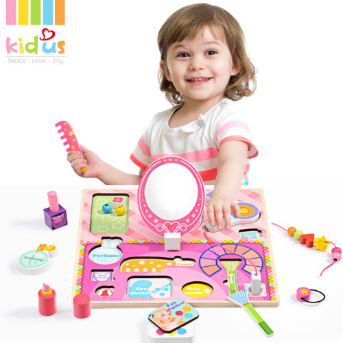 KIDUS小女孩木質仿真梳妝台化妝品套裝玩具兒童扮家家酒公主3-4周嵗