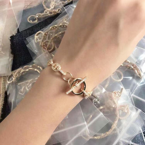 1新款豬鼻子手鏈女小衆滿鑽銀輕奢精緻設計感百搭氣質ot釦手鐲 1新款豬鼻子手鏈女小衆滿鑽銀輕奢精緻設計感百搭氣質ot釦手鐲