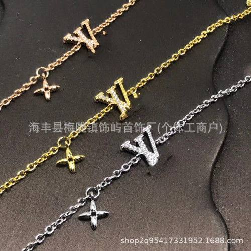 驢家V字母手鏈女熱門鏤空花朵百搭手鏈歐美簡約多花手鏈