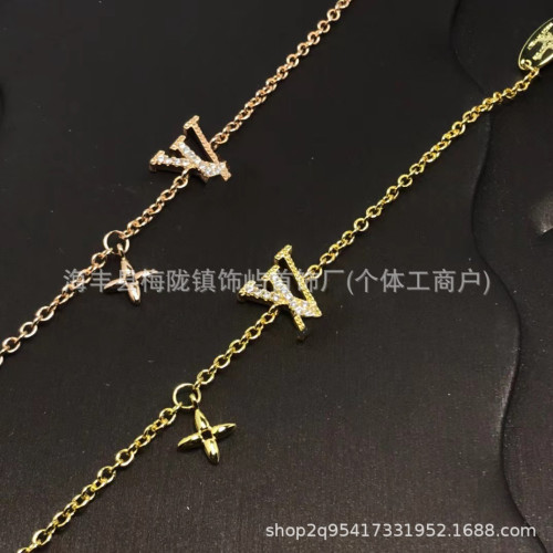 驢家V字母手鏈女熱門鏤空花朵百搭手鏈歐美簡約多花手鏈