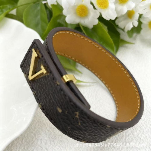 新款四葉草老花皮帶手環時尚個性印花腕帶手鐲男女商務高級感手飾