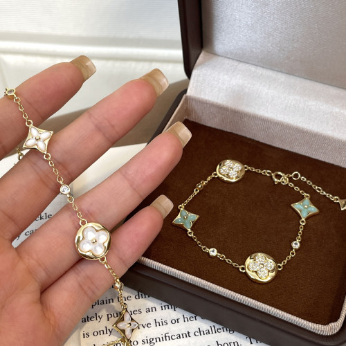 新年新款四葉草鋯石手鏈女輕奢小衆設計感飾品精緻小香風氣質手飾 新年新款四葉草鋯石手鏈女輕奢小衆設計感飾品精緻小香風氣質手飾