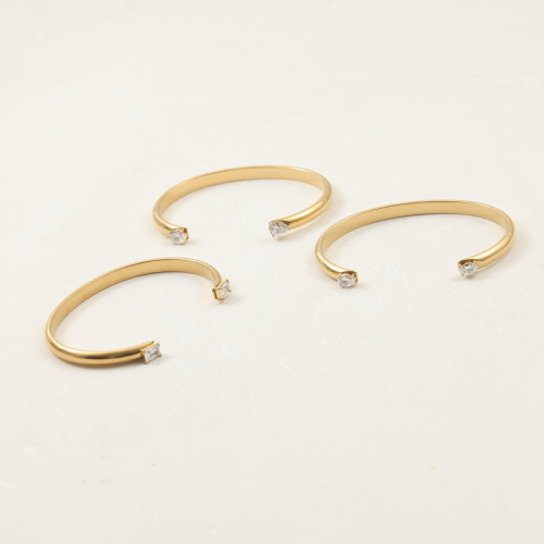 開口 手鐲 帶兩個水滴鋯石 鈦鋼電鍍18k金(6.5*5cm) 開口 手鐲 帶兩個水滴鋯石 鈦鋼電鍍18k金(6.5*5cm)