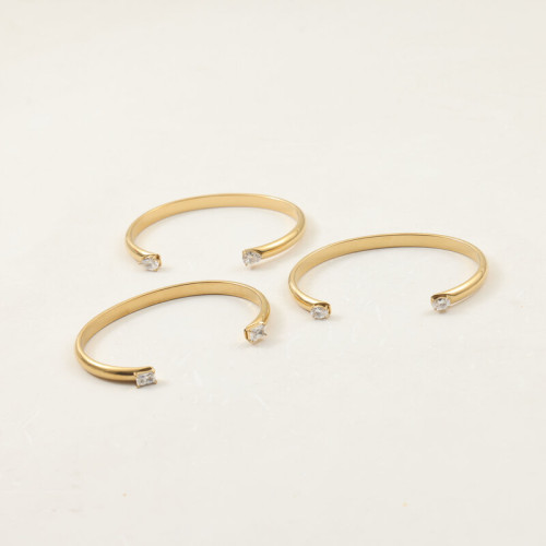 開口 手鐲 帶兩個水滴鋯石 鈦鋼電鍍18k金(6.5*5cm) 開口 手鐲 帶兩個水滴鋯石 鈦鋼電鍍18k金(6.5*5cm)