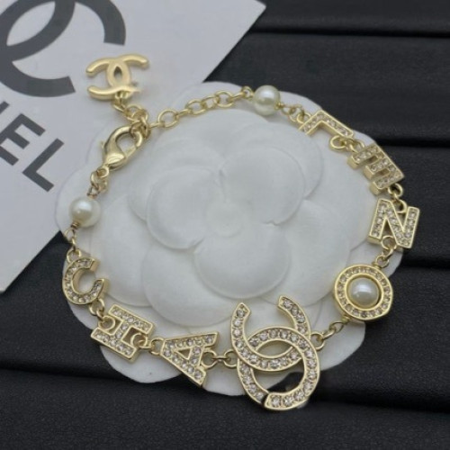 香家愛心雙C珍珠手鏈 小香風白桃心星星手飾香奶奶流蘇多巴胺手鏈 香家愛心雙C珍珠手鏈 小香風白桃心星星手飾香奶奶流蘇多巴胺手鏈