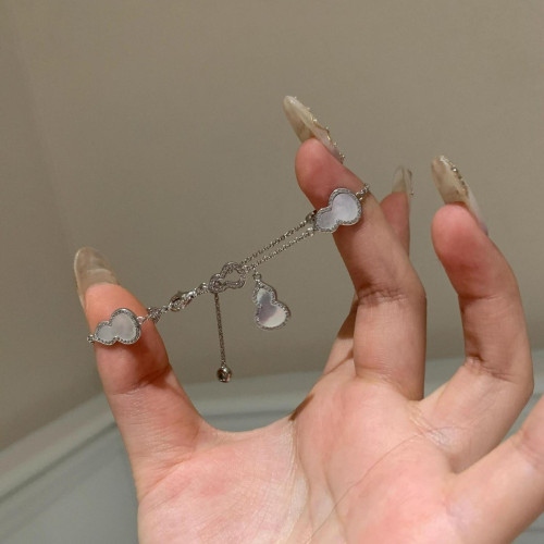 小紅書爆款白月光白貝母葫蘆手鏈2025新年福祿紅瑪瑙小葫蘆手飾品 小紅書爆款白月光白貝母葫蘆手鏈2025新年福祿紅瑪瑙小葫蘆手飾品