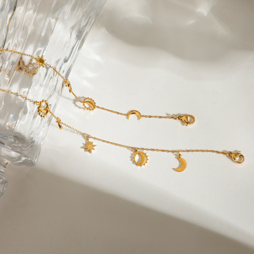 靜俏設計歐美18K金不鏽鋼鑲鑽月亮星星流蘇吊墜手鏈bracelet 靜俏設計歐美18K金不鏽鋼鑲鑽月亮星星流蘇吊墜手鏈bracelet