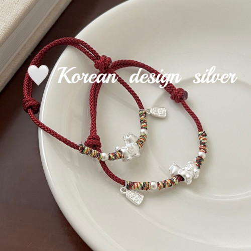 2026年秋冬新款生肖銀飾品 999足銀招財納福小馬紅繩顯白新年曡戴