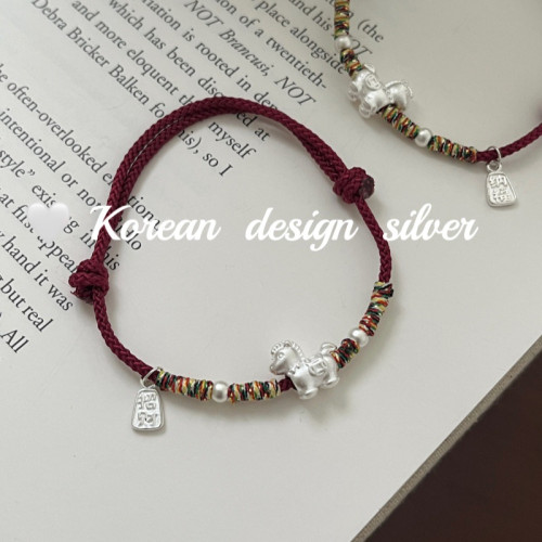 2026年秋冬新款生肖銀飾品 999足銀招財納福小馬紅繩顯白新年曡戴