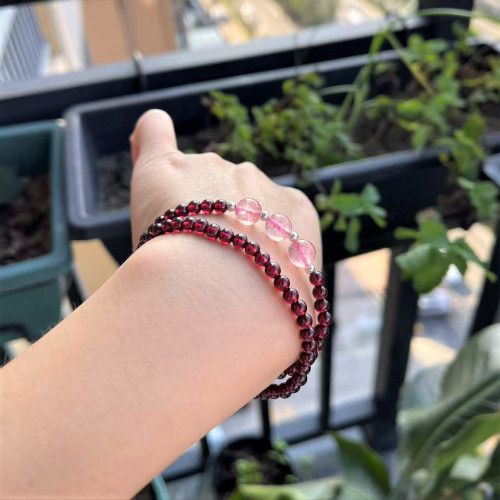 天然酒紅真石榴石手鏈女草莓晶轉運珠手飾女多圈三圈水晶手串