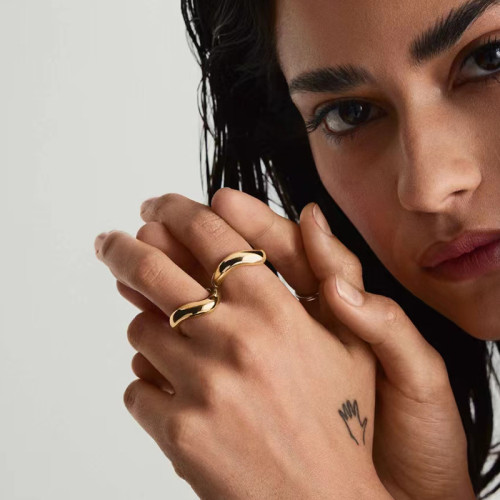 彎曲弧面戒指 鈦鋼電鍍18k金