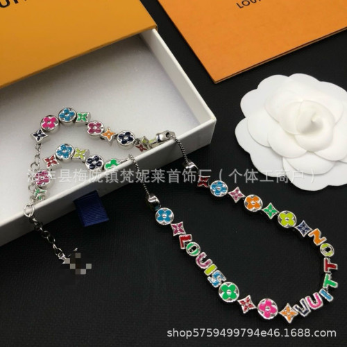 驢家琺瑯彩虹字母串珠裝飾四葉草手鏈潮流女五花設計時尚