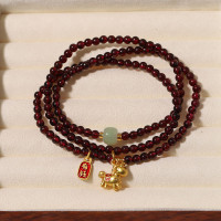 純天然石榴石手串三圈生肖馬手鏈女款和田玉路路通天然石水晶