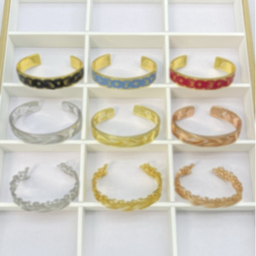 L家驢家小香風經典高版本精工精緻v手鐲對版帶標手環 L家驢家小香風經典高版本精工精緻v手鐲對版帶標手環