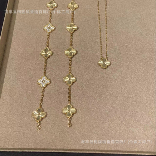 幸運草手鏈鐳射拼鑽花朵手鏈厚鍍18k黃金色項鍊手鏈套裝 幸運草手鏈鐳射拼鑽花朵手鏈厚鍍18k黃金色項鍊手鏈套裝