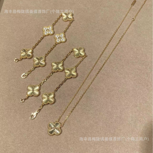 幸運草手鏈鐳射拼鑽花朵手鏈厚鍍18k黃金色項鍊手鏈套裝 幸運草手鏈鐳射拼鑽花朵手鏈厚鍍18k黃金色項鍊手鏈套裝