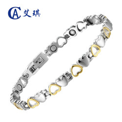 爆款心形不鏽鋼手鏈鏤空愛心設計磁石鈦鋼手鏈時尚鈦鋼手鏈