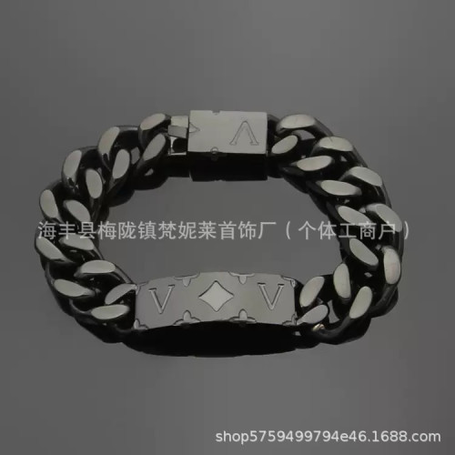 鈦鋼牛仔驢家手鏈時尚古巴雕刻花字母設計男士歐美手鏈