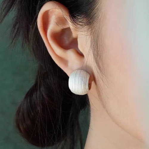 925銀針輕奢時尚球形拉絲耳環高級感個性耳釘百搭小衆設計耳環女