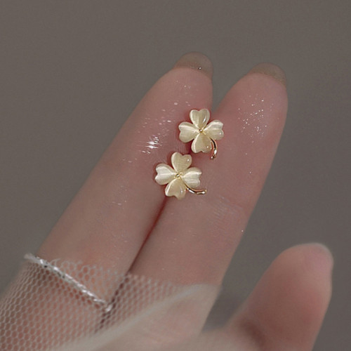 如業 925純銀四葉草耳釘2023新款爆款輕奢小衆設計耳環女耳飾 如業 925純銀四葉草耳釘2023新款爆款輕奢小衆設計耳環女耳飾