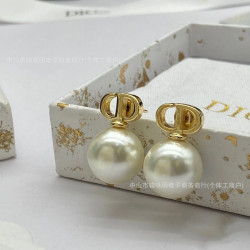 高版本迪家D家CD字母拼接大珍珠耳釘女時髦誇張豬鼻子耳飾925銀針