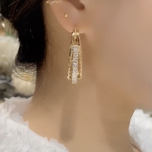 2025年新款潮輕奢高級感金屬圈圈耳環女925銀針超閃水晶耳飾品