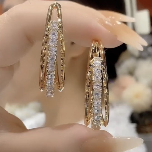 2025年新款潮輕奢高級感金屬圈圈耳環女925銀針超閃水晶耳飾品