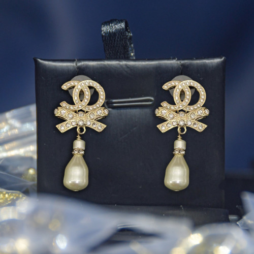 香家耳釘珍珠雙C字母耳釘小香風輕奢高級感925銀針滿鑽中古風耳飾